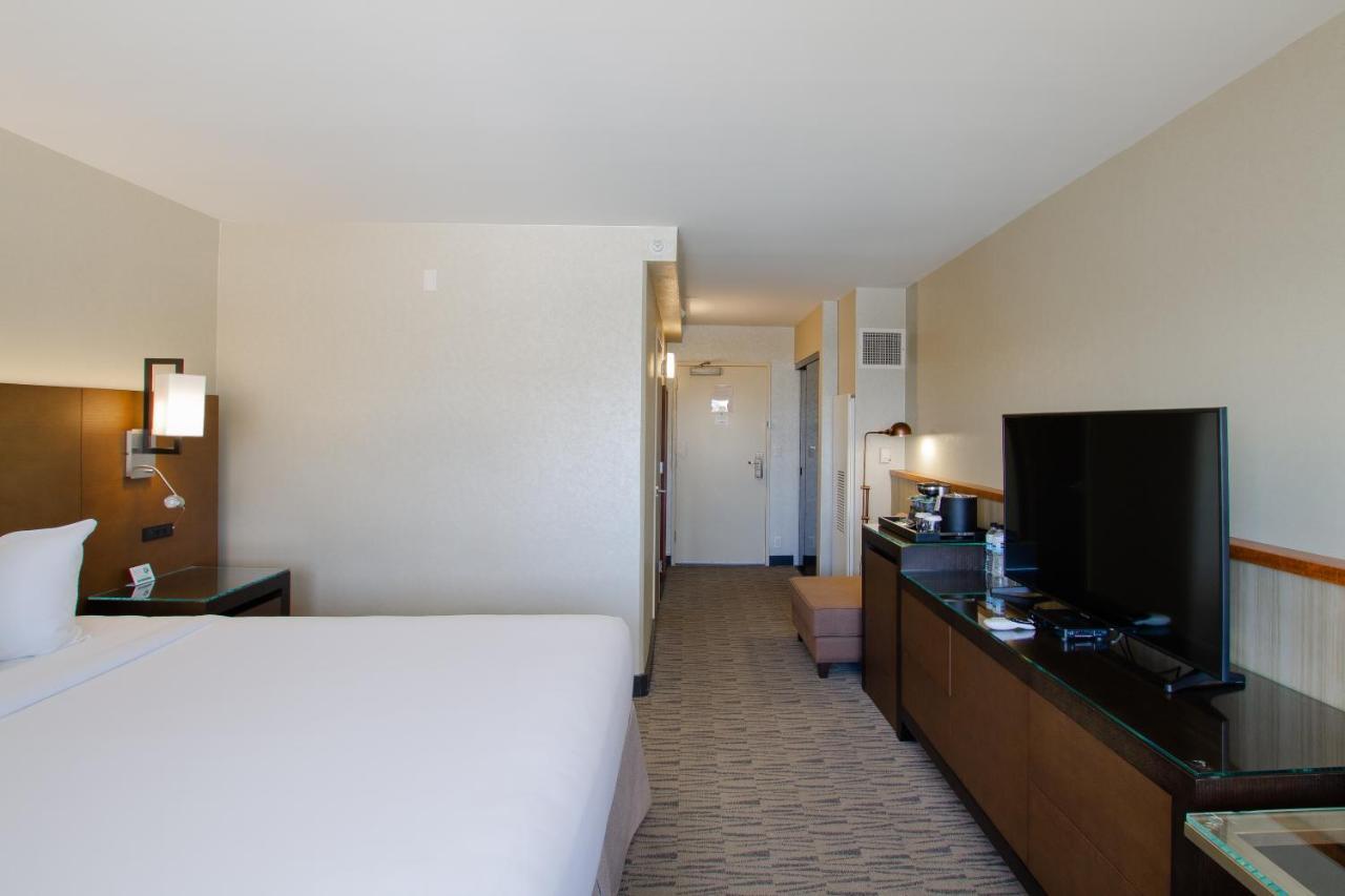 Deluxe King Room,1387215611:JPEG