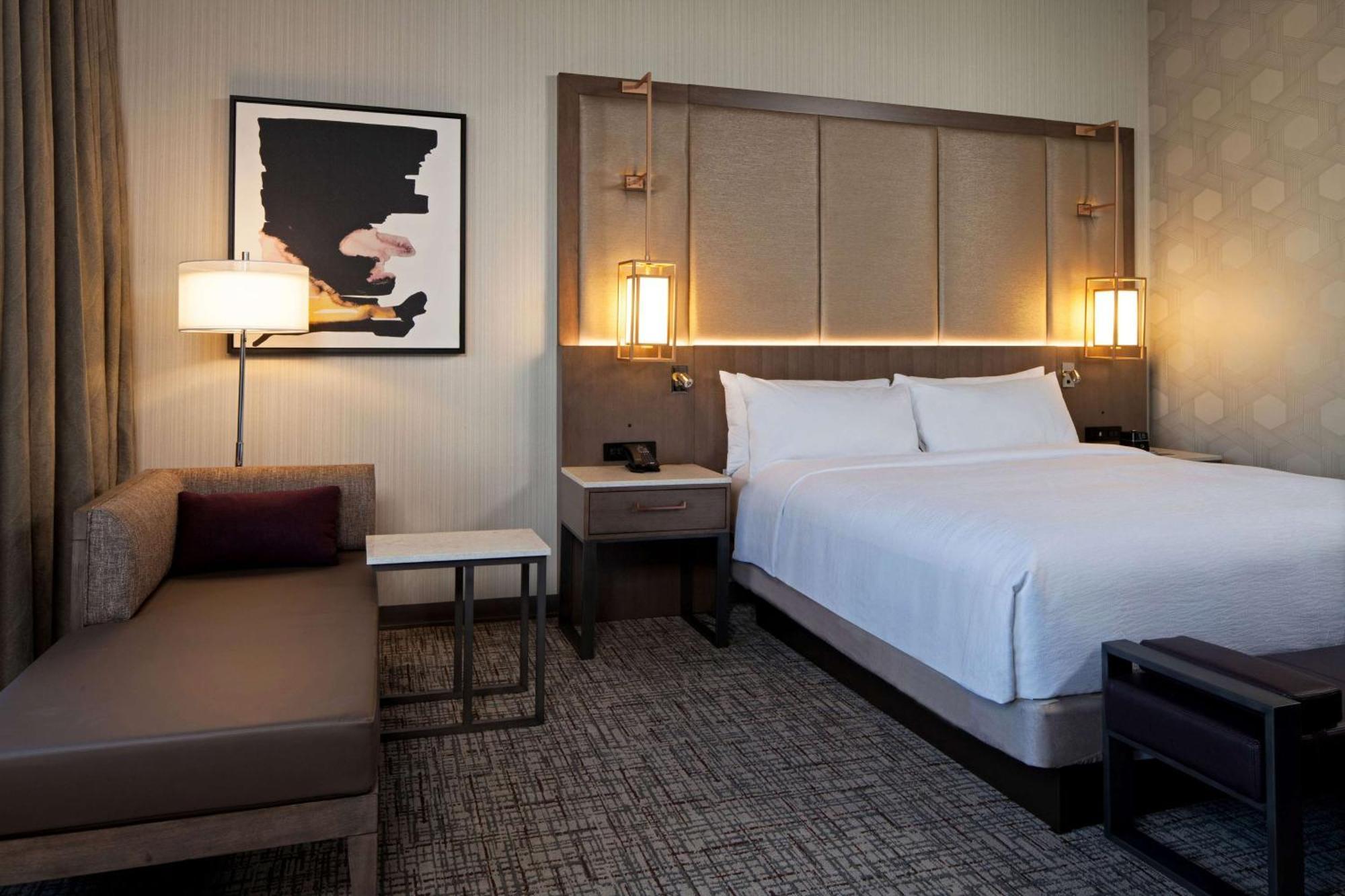 Deluxe King Room,1548823639:JPEG