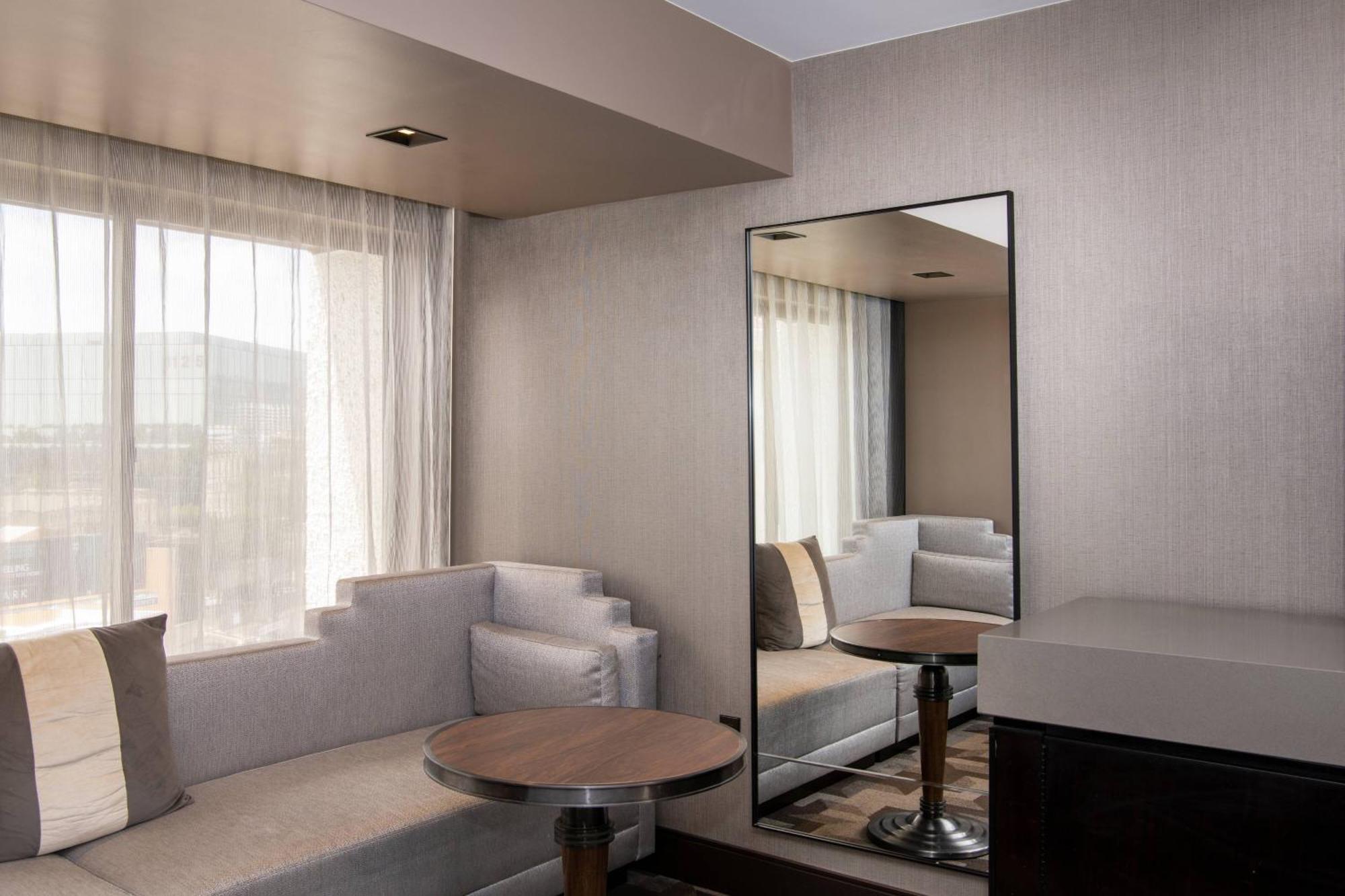 King Room with Adapted Tub - Mobility and Hearing Accessible,1634405152:JPEG