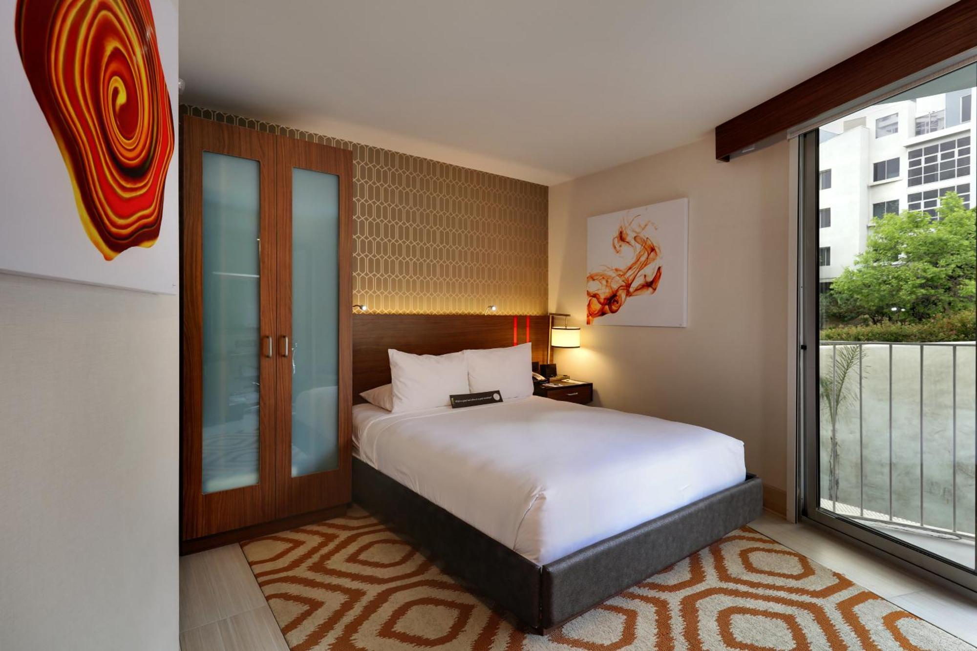 West Coast Accessible Room No Resort Fee,704015431:JPEG