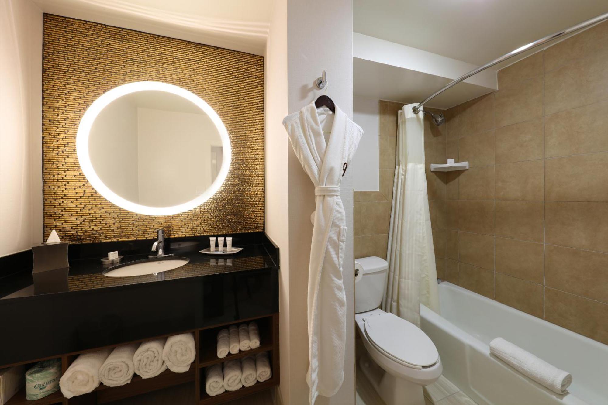 West Coast King Room No Resort Fee,938694238:JPEG