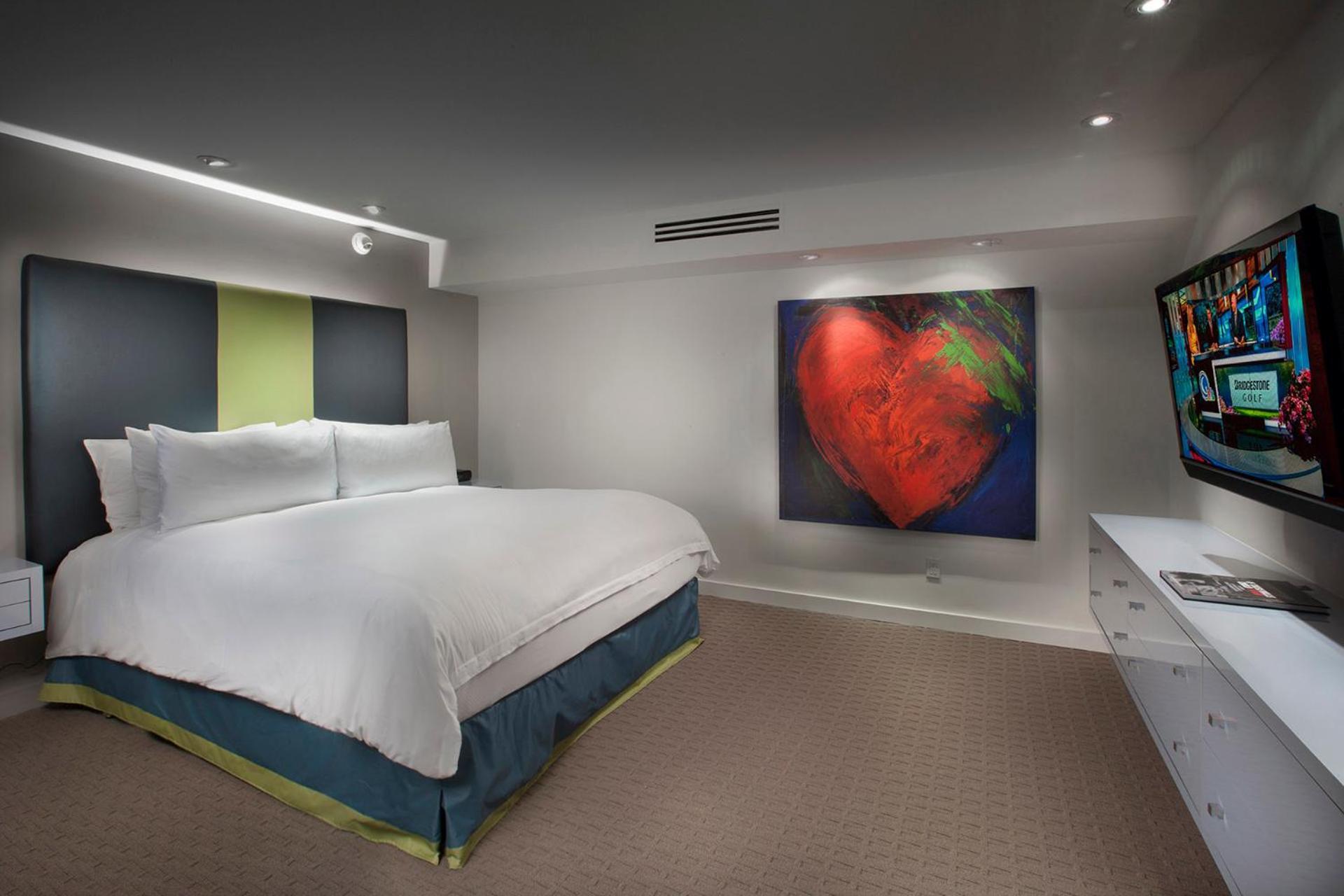 Deluxe One-Bedroom Suite,572710731:JPEG
